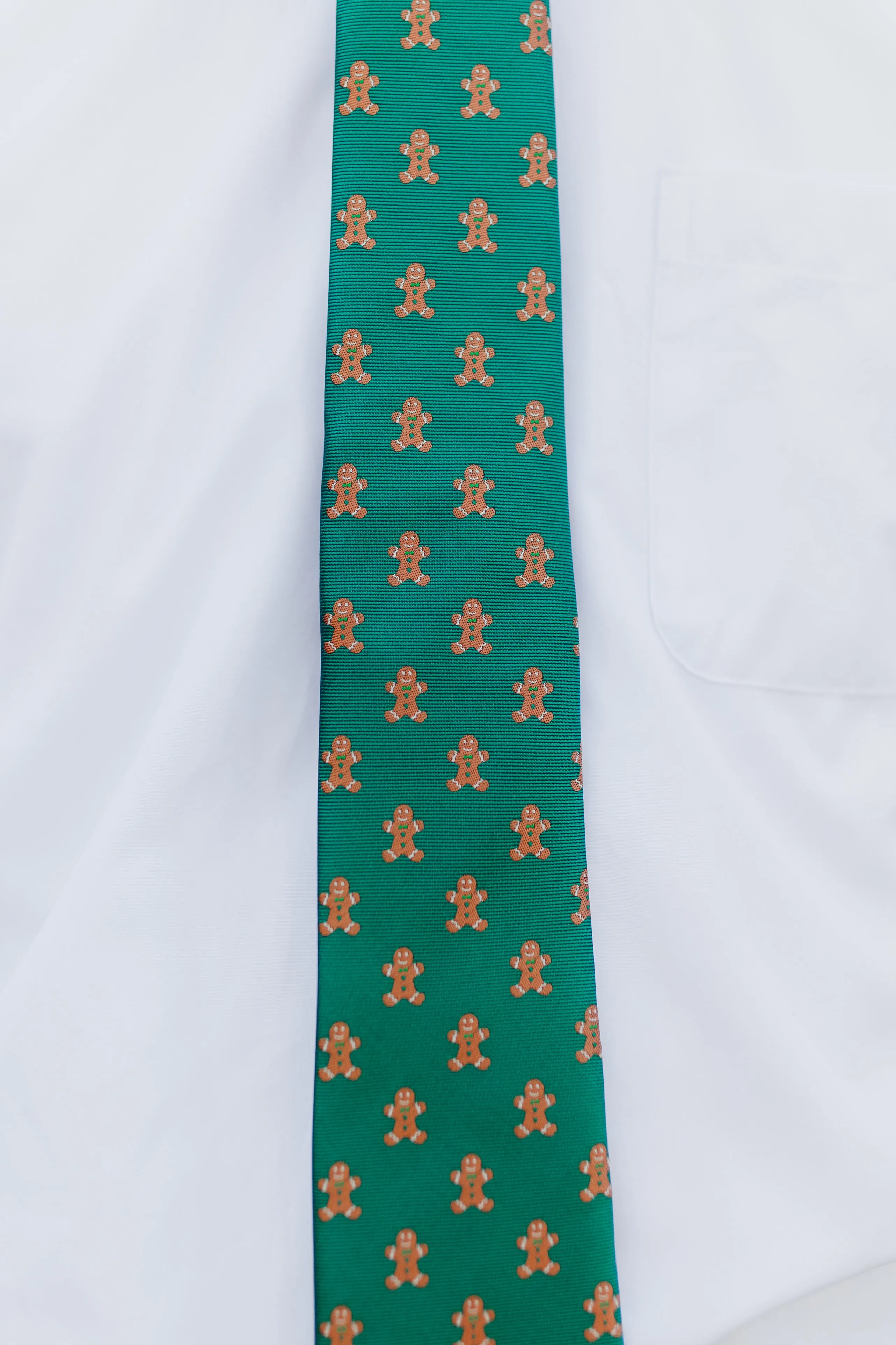 R&B Christmas Tie Microfiber Green Gingerbread